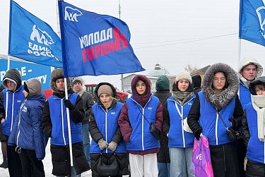 Три 20-тонника с гуманитарной помощью отправлены в зону СВО